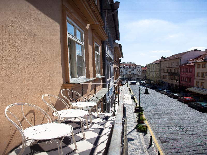 Little Town Budget Hotel Praga Exterior foto